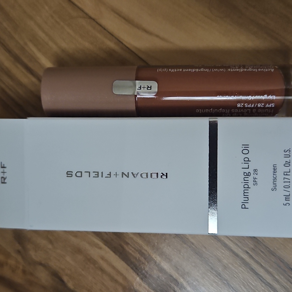 Rodan + Fields Plumping Lip Oil - 5ML PEACH